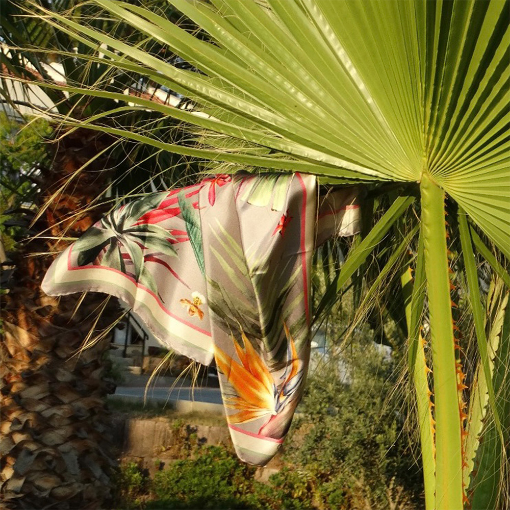 BLOSSOMING BEAUTY SCARF OM 1