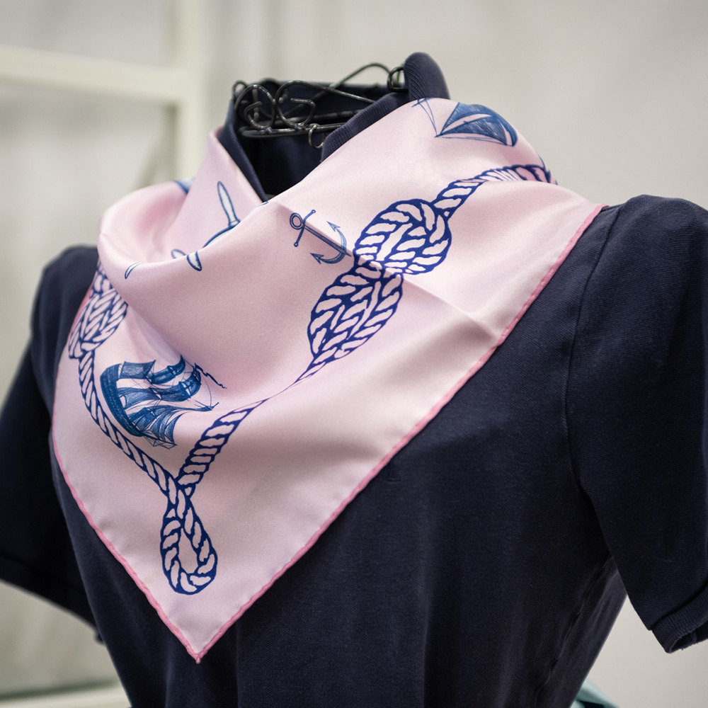 NAUTICAL CHIC ROSE NECKERCHIEF OM