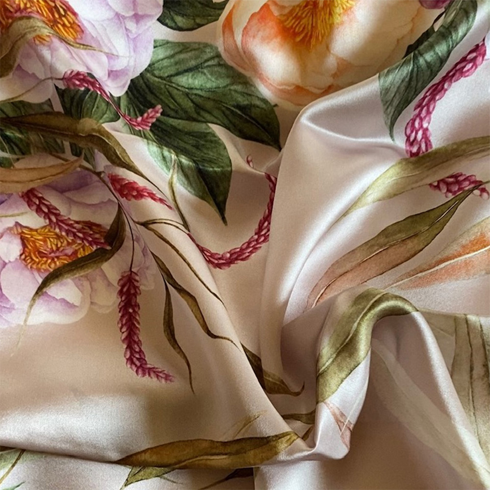 Eșarfă din mătase naturală satinată Peonies Symphony