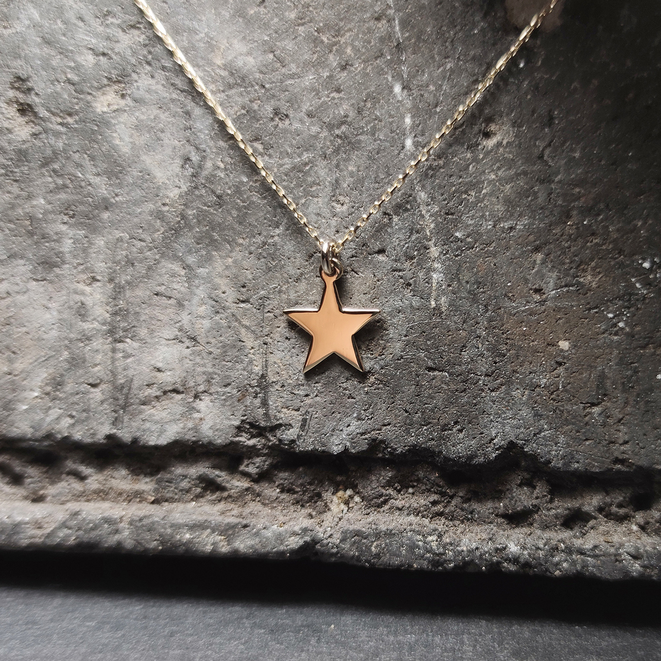 Colier cu pandantiv in forma de stea