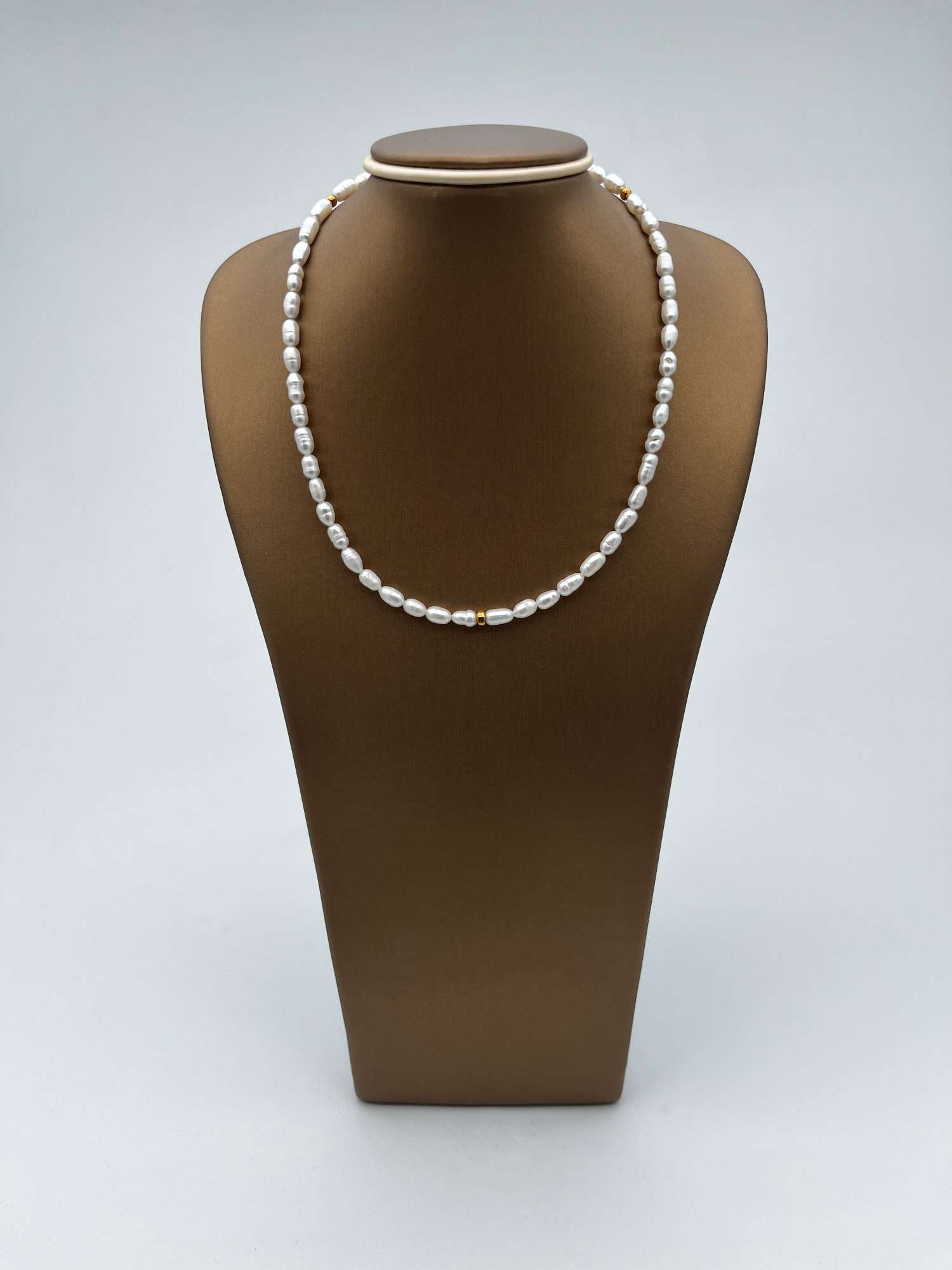 Colier din perle naturale de cultura cu insertii de argint aurit