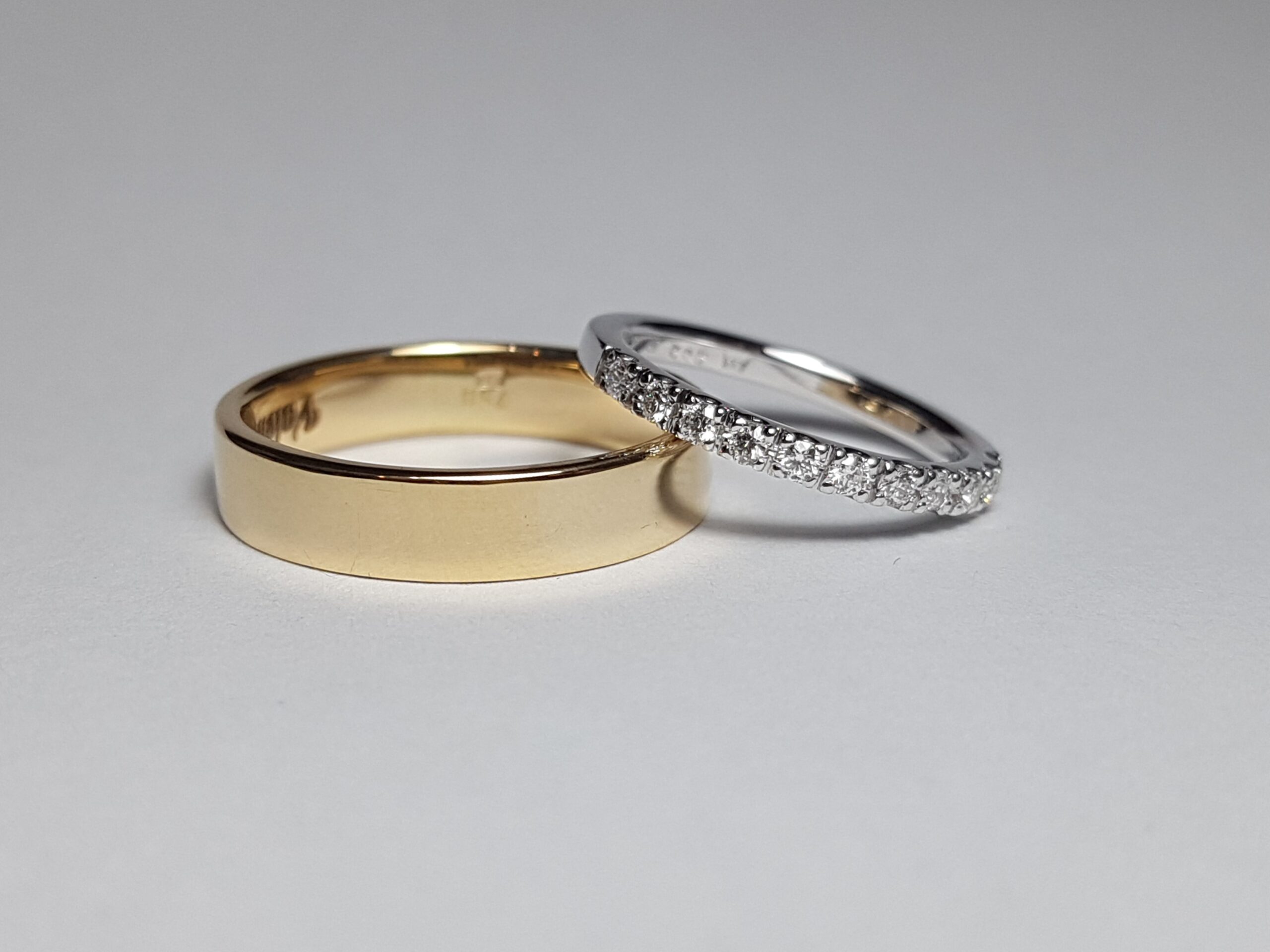 Verighete din aur cu diamante