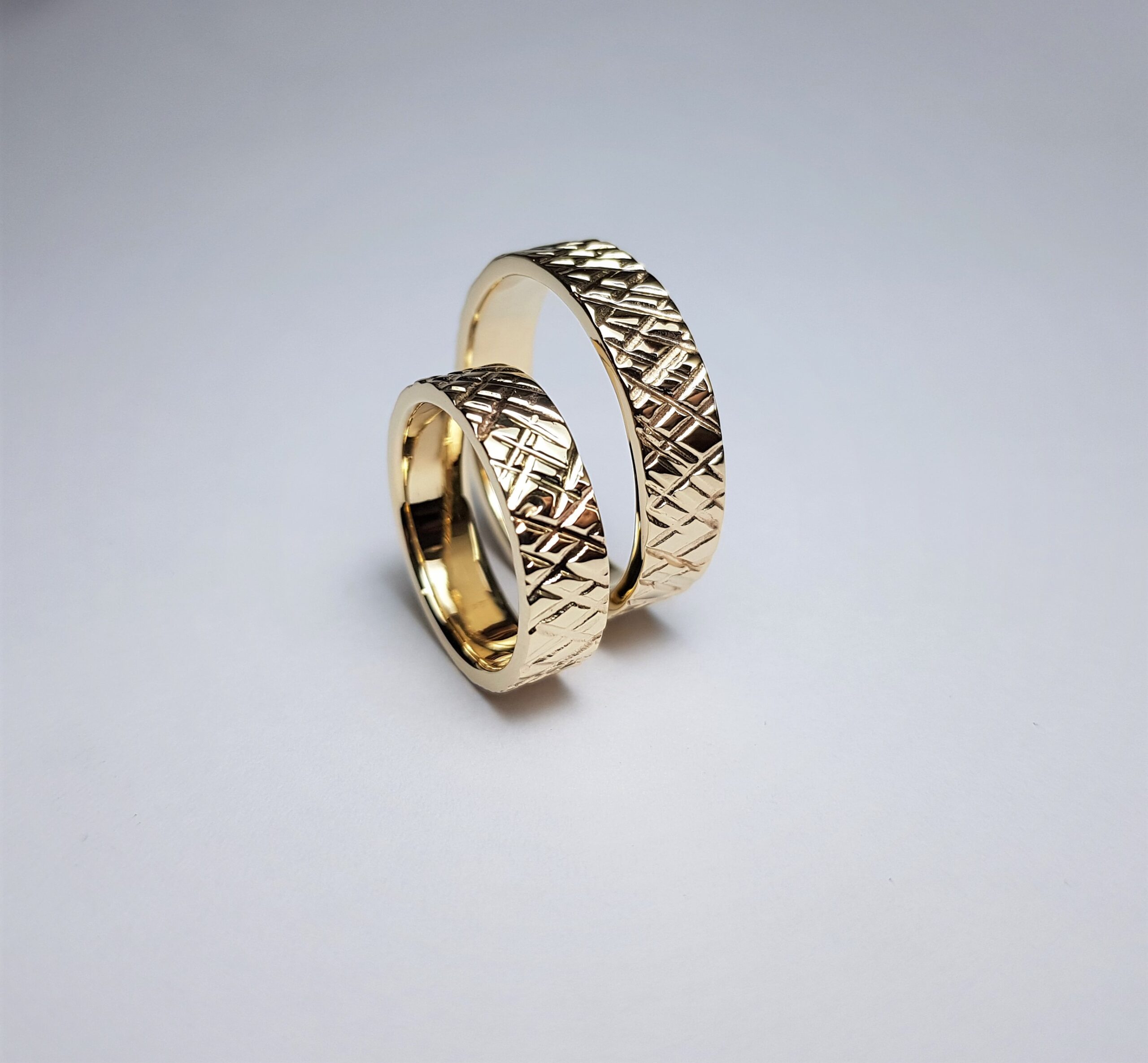 Verighete din aur, cu textura liniara