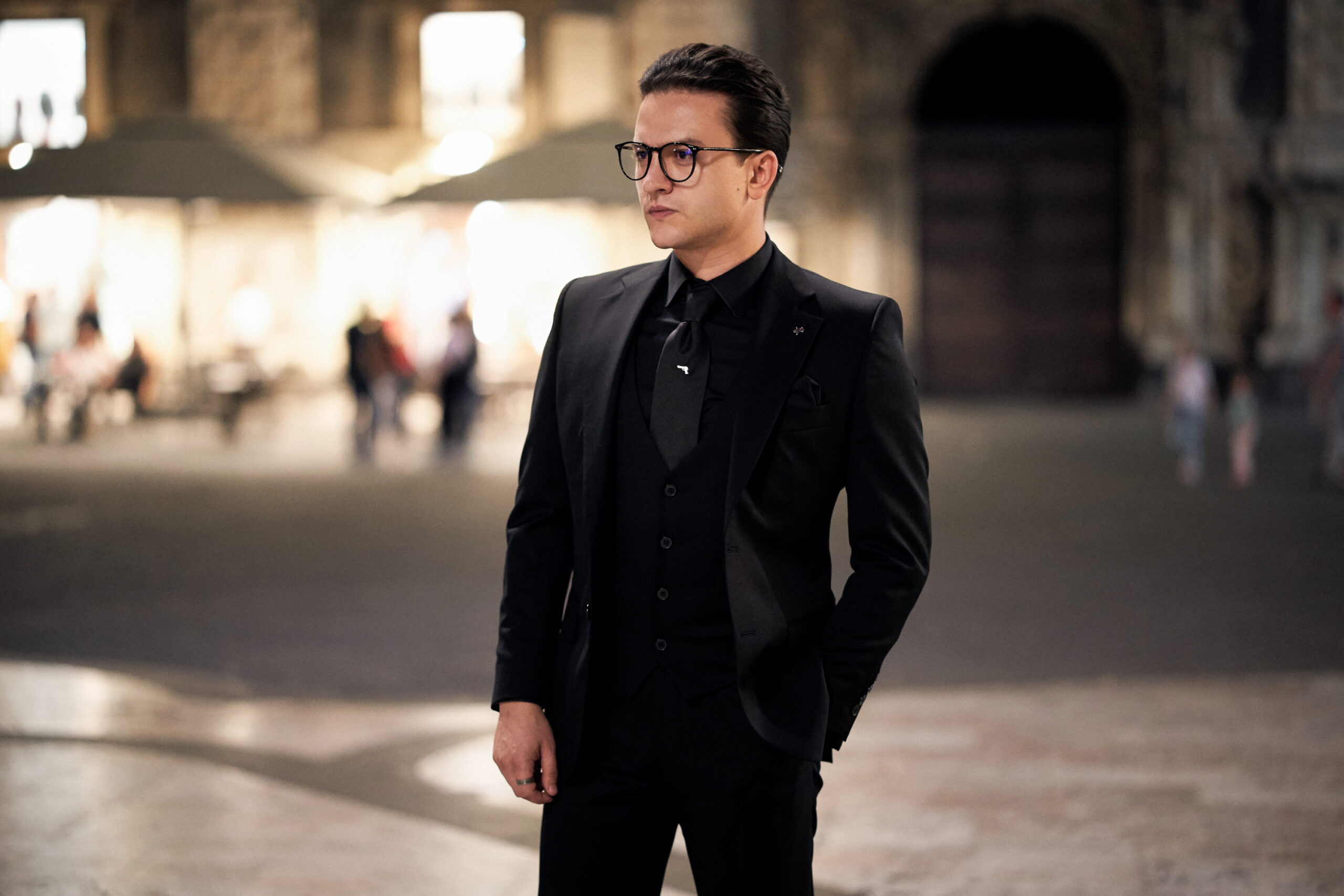 Costum "Black Knight" – Eleganță Monocromă pentru Seară